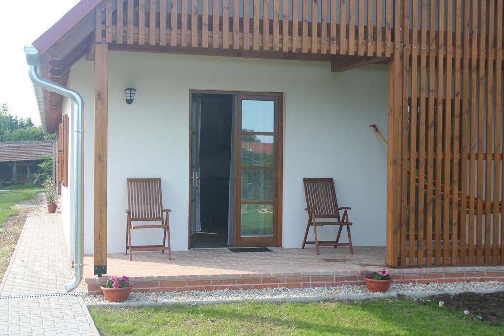 Malomko Apartman Zsira Exterior photo