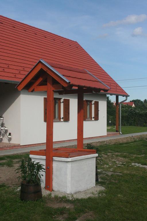 Malomko Apartman Zsira Exterior photo