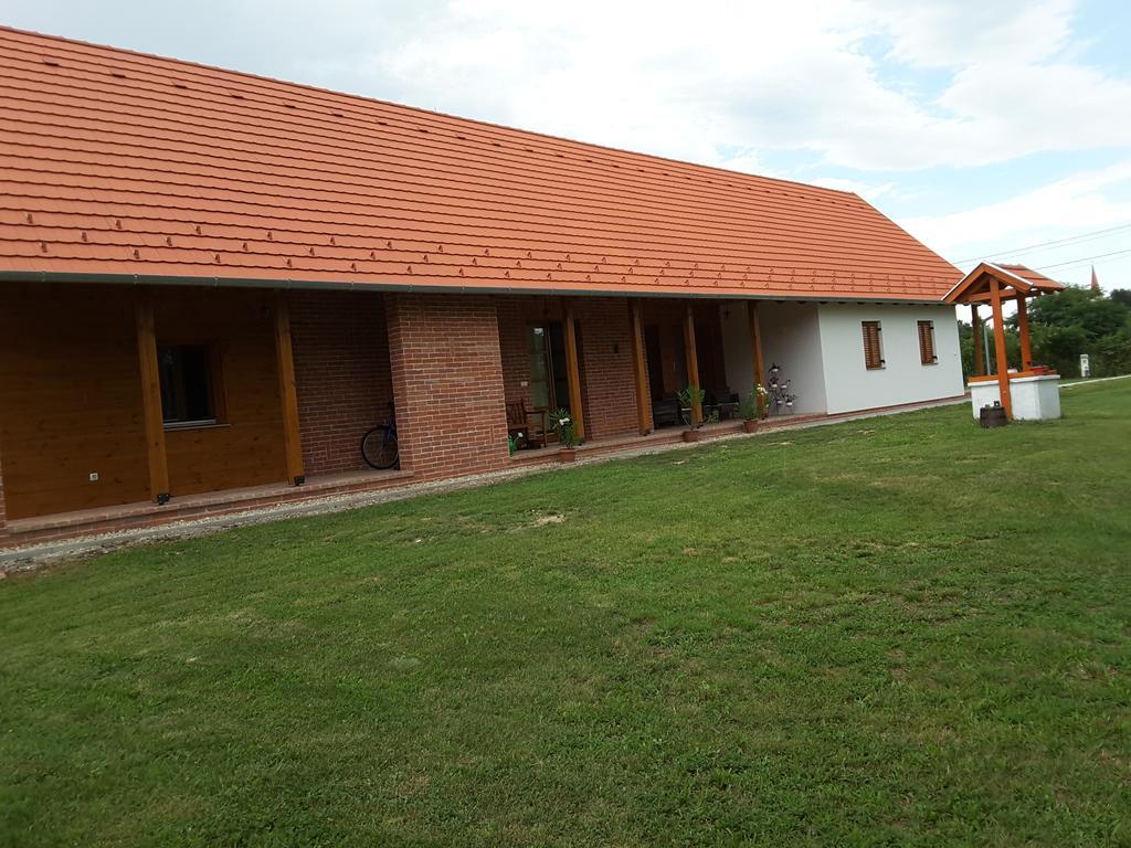 Malomko Apartman Zsira Exterior photo