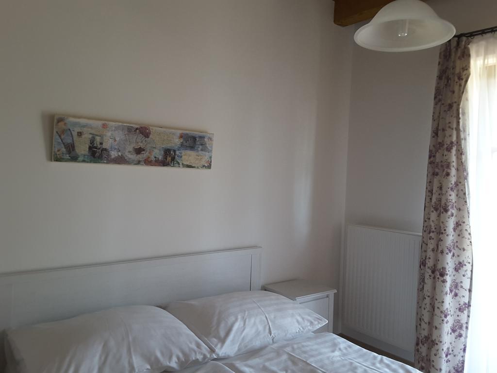 Malomko Apartman Zsira Exterior photo